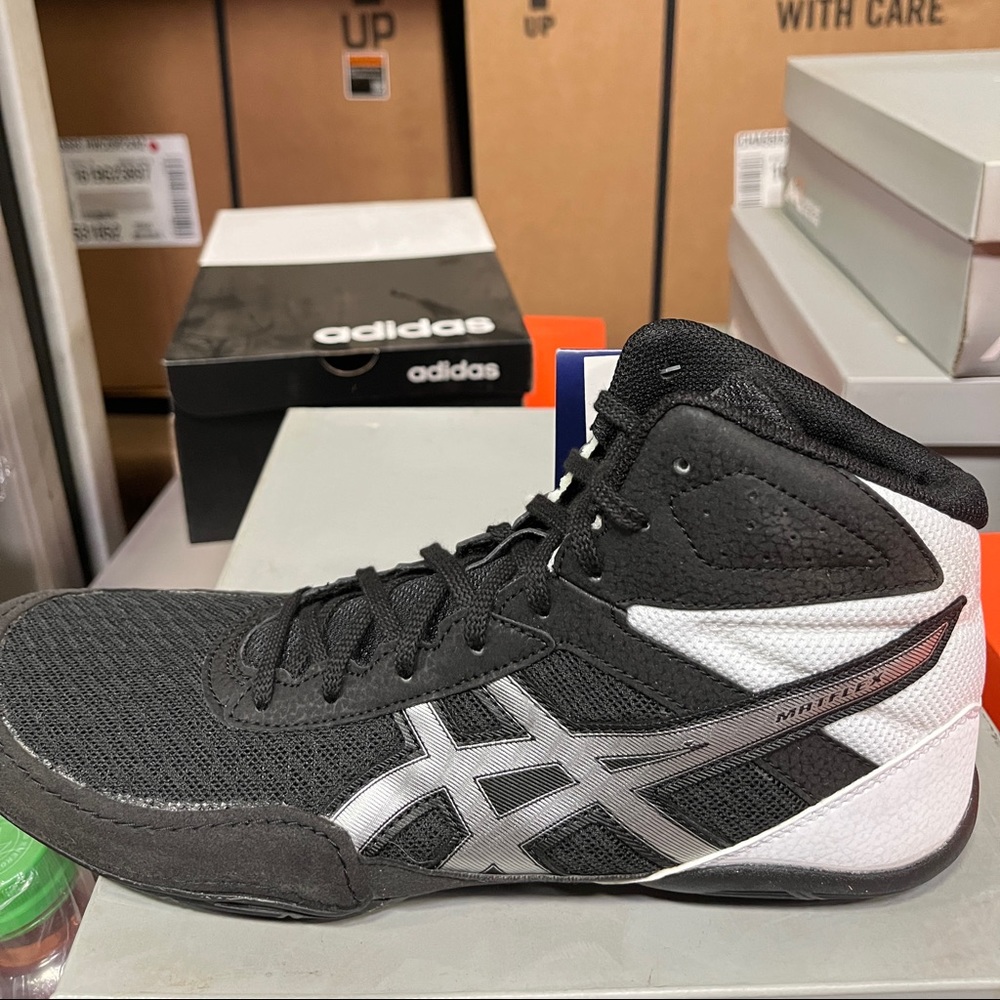 Men boxing shoes